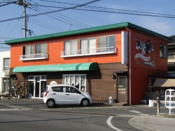 岡山市の店舗塗装　屋根は白色のアウトレット塗料で安く！