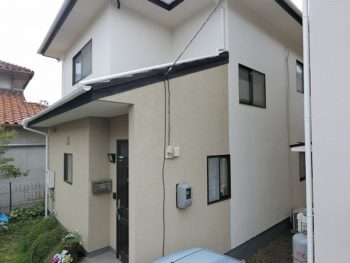 岡山市で外壁・屋根塗装、玄関はトラバーチンでおしゃれに！