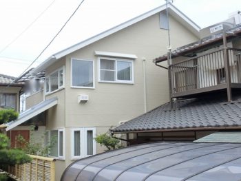 岡山市　外壁・屋根塗装をアウトレットプランで。ドア塗装も！